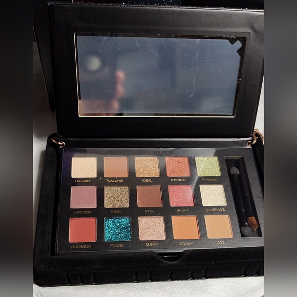 Eyeshadow palette•Palette with chain, purse style•New in Box - Picture 5 of 6